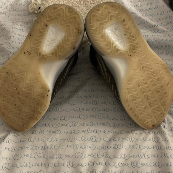 Yeezy quantum size 4.5 - Picture 4 of 5